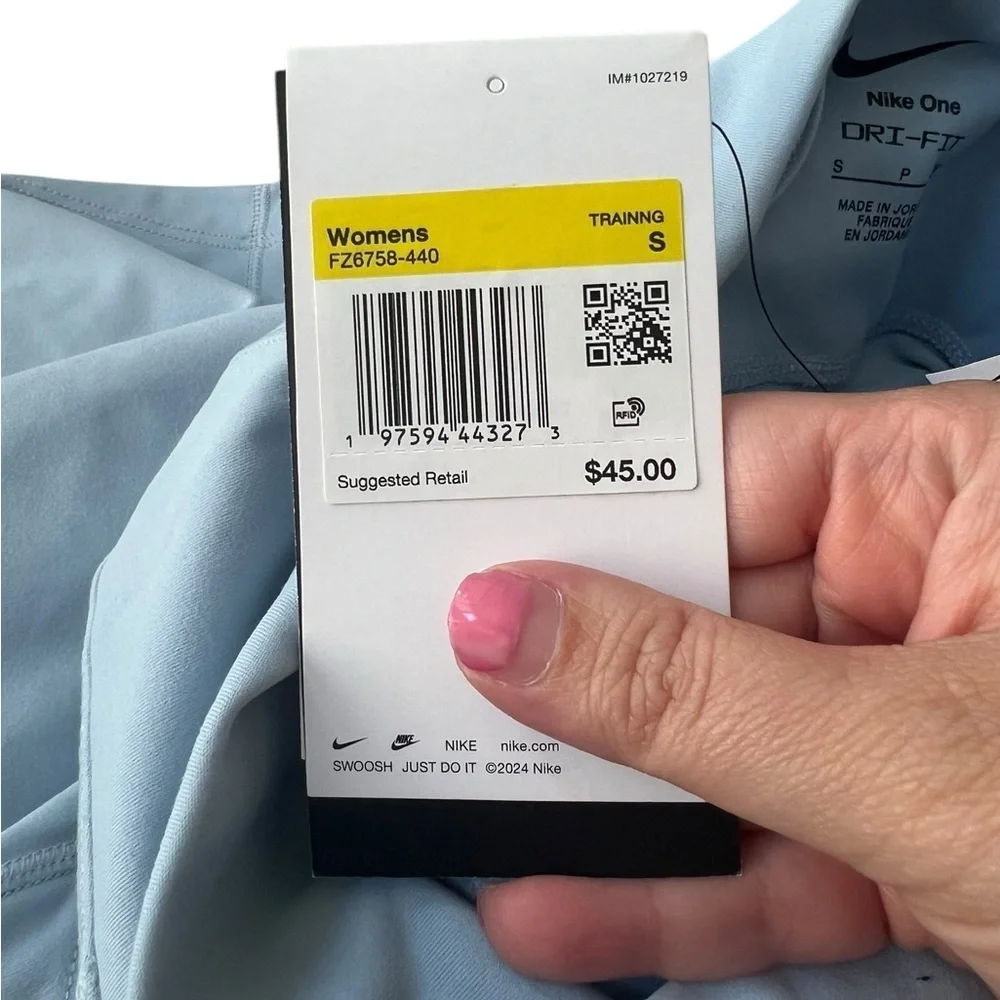 NWT Nike Women’s High Waisted 8” Biker Shorts in Light Blue in size small - Picture 3 of 4